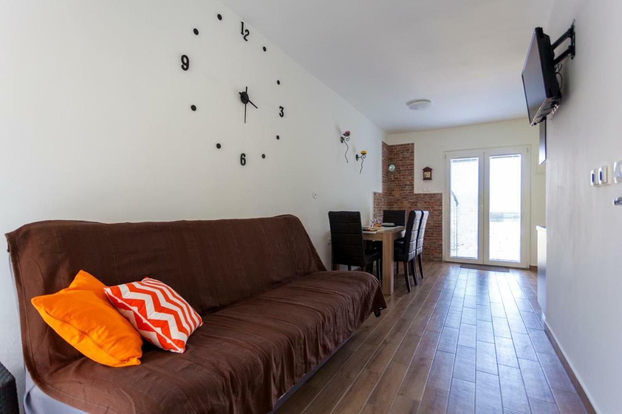 Apartment Hasanec By El-Pi Tours Njivice Dış mekan fotoğraf