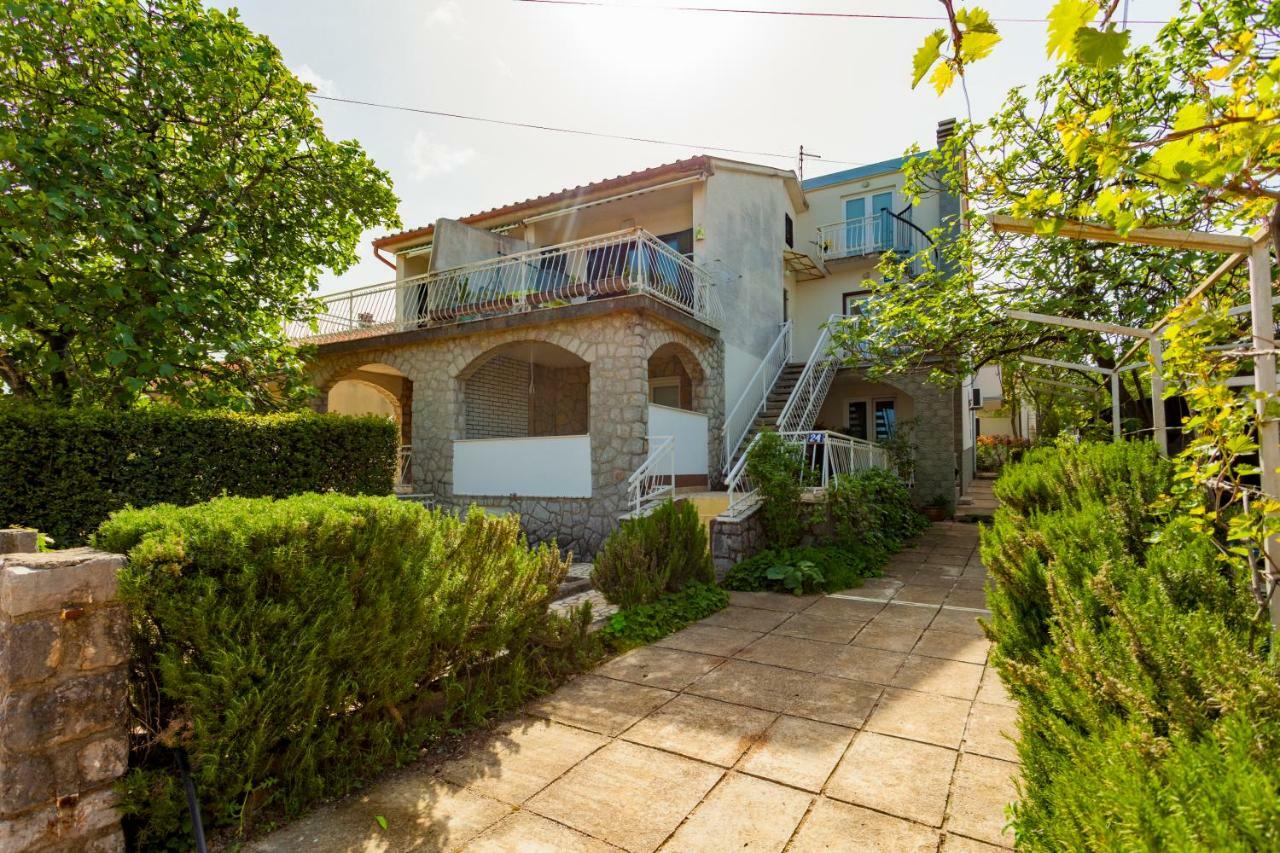 Apartment Hasanec By El-Pi Tours Njivice Dış mekan fotoğraf