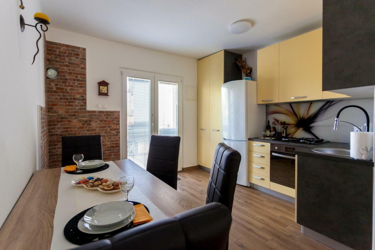 Apartment Hasanec By El-Pi Tours Njivice Dış mekan fotoğraf